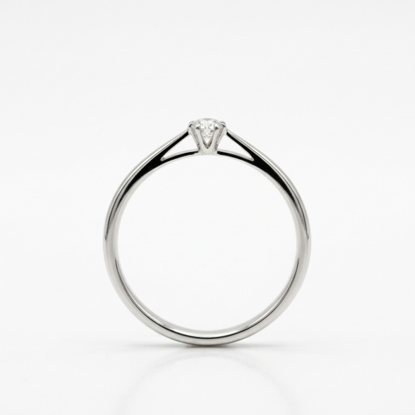 Кольцо из белого золота с бриллиантом