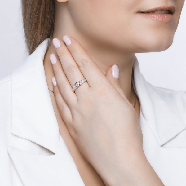 Кольцо из золота с бриллиантами