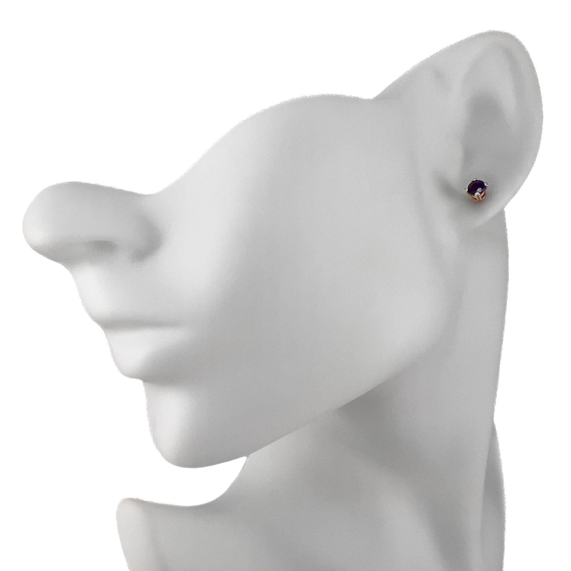 Серьги пусеты из золота с сапфиром