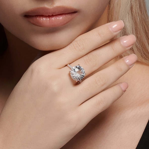 Кольцо из красного золота с горным хрусталём и фианитами