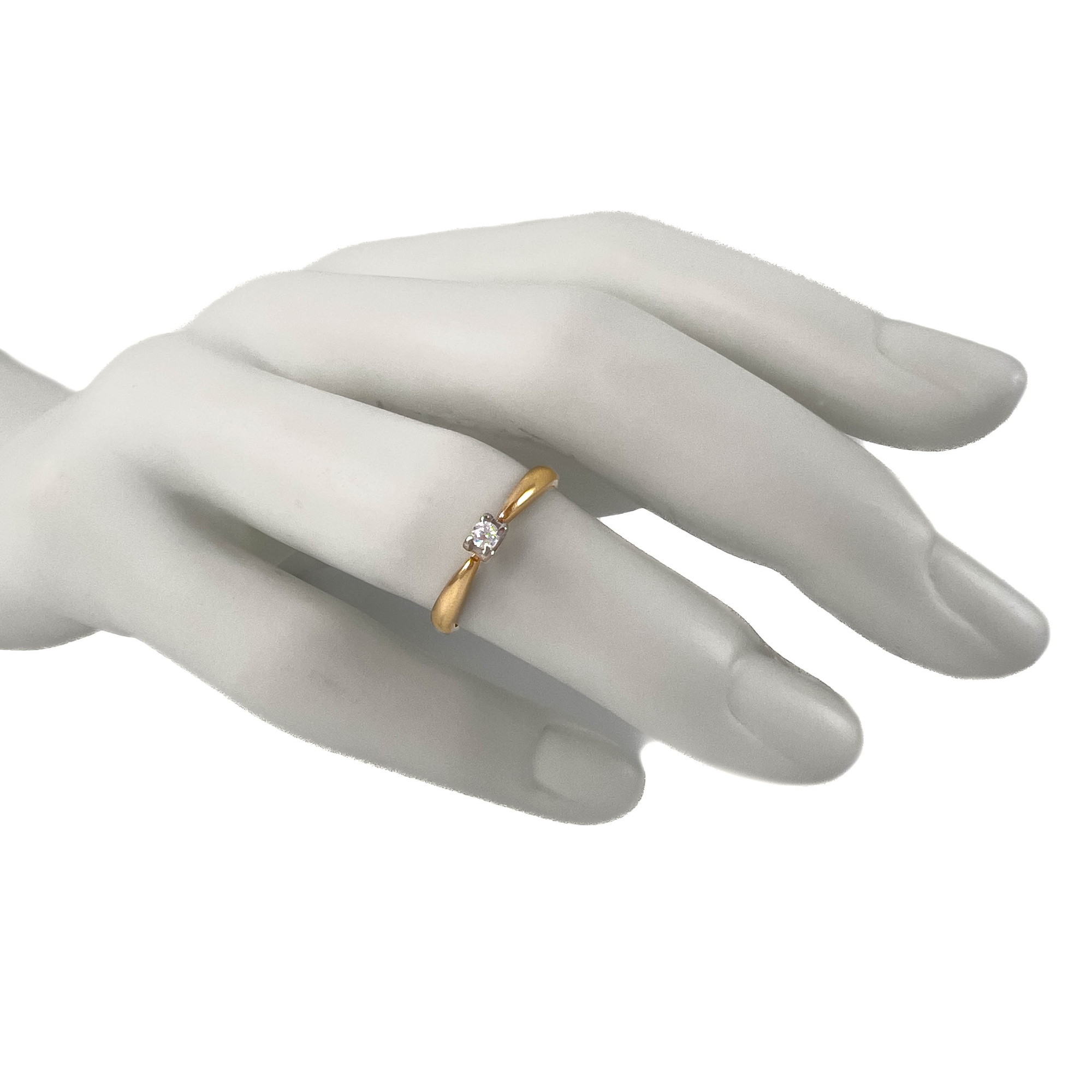 Кольцо из золота с фианитом