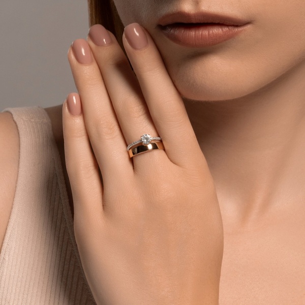 Кольцо из красного золота с фианитами