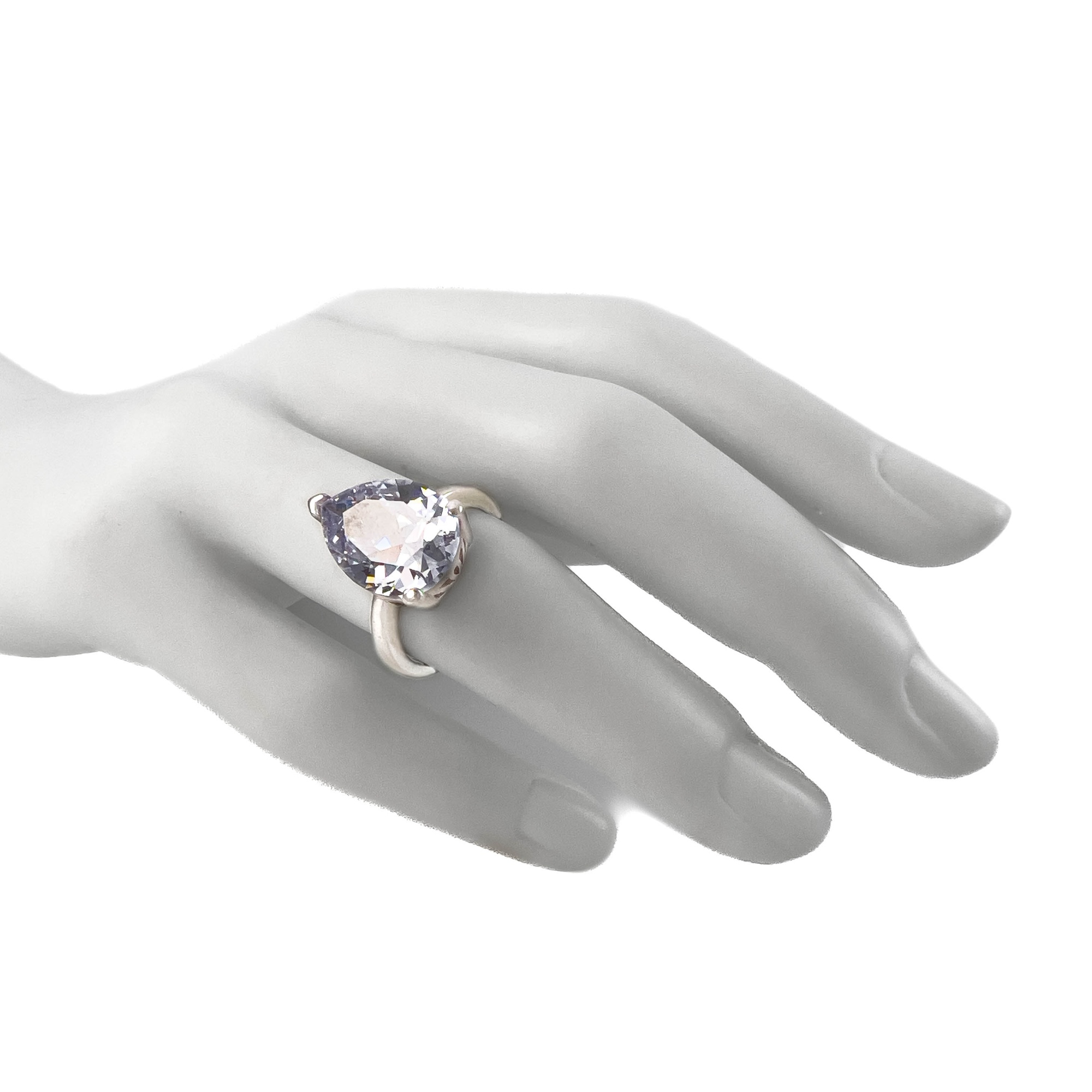 Кольцо из серебра с фианитом