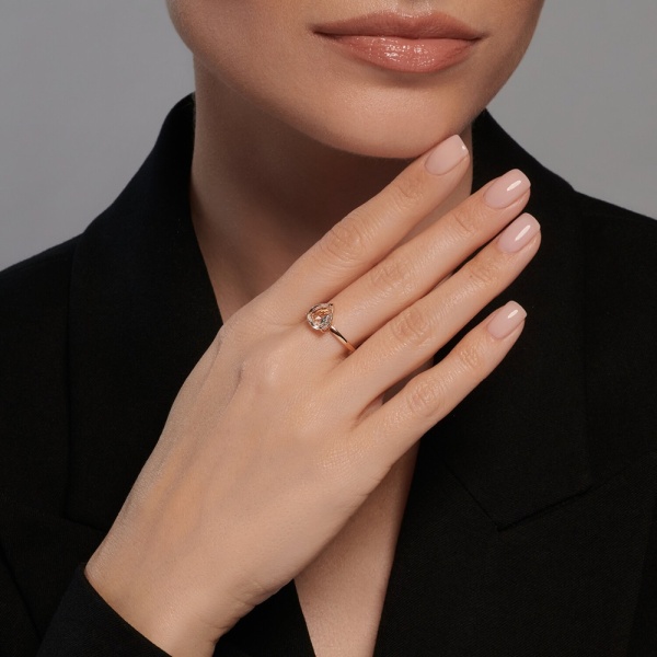 Кольцо из красного золота с горным хрусталём