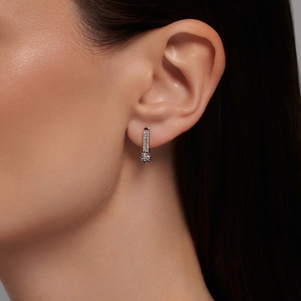 Серьги из красного золота с бриллиантами