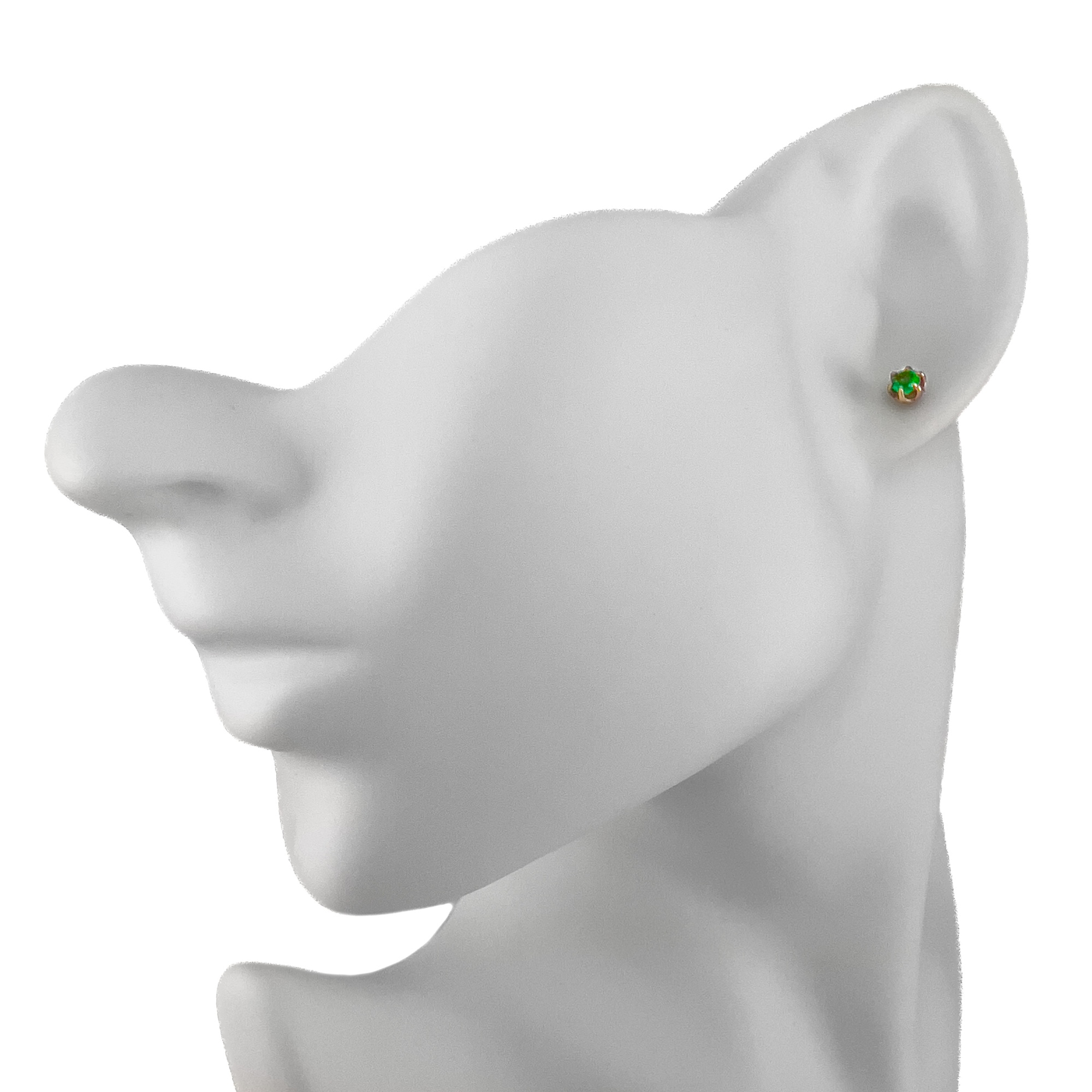 Серьги пусеты из золота с изумрудом