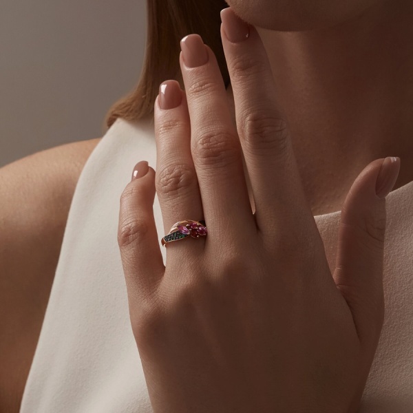 Кольцо из красного золота с аметистами, родолитами и фианитами