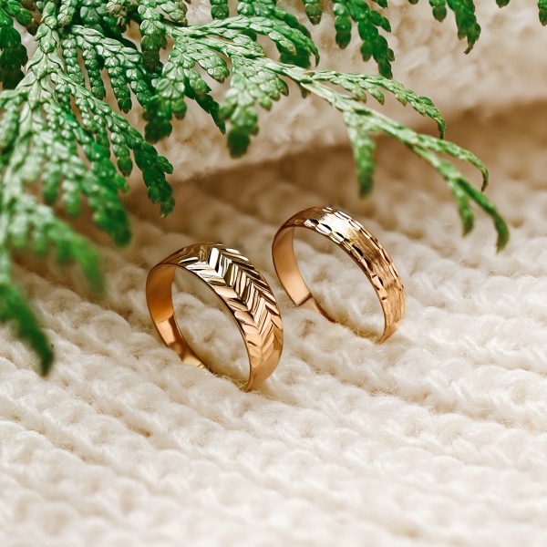 Кольцо из красного золота