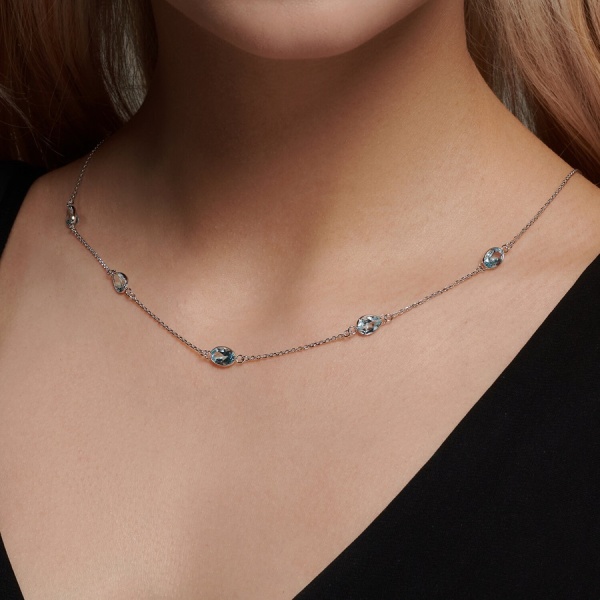 Колье из белого золота с топазами