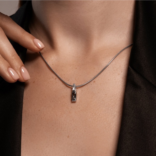 Подвеска из белого золота с топазом и фианитом