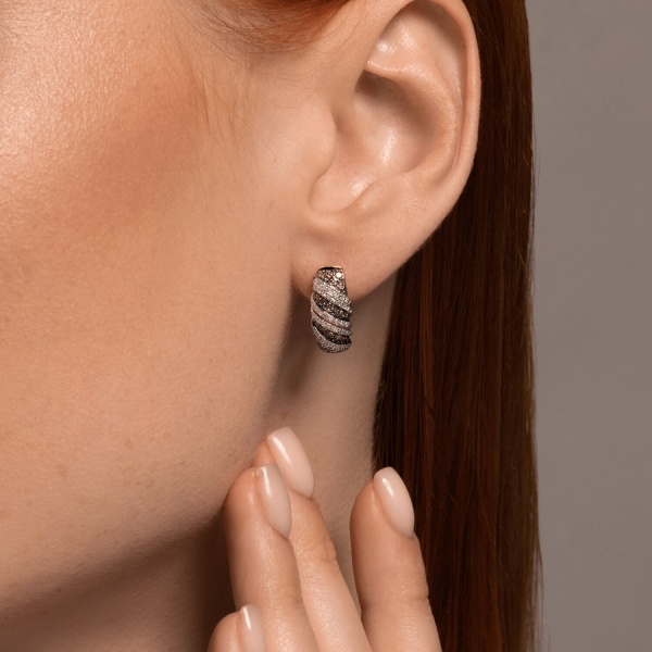 Серьги из красного золота с бриллиантами