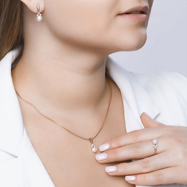 Серьги пусеты из красного золота с жемчугом и фианитами