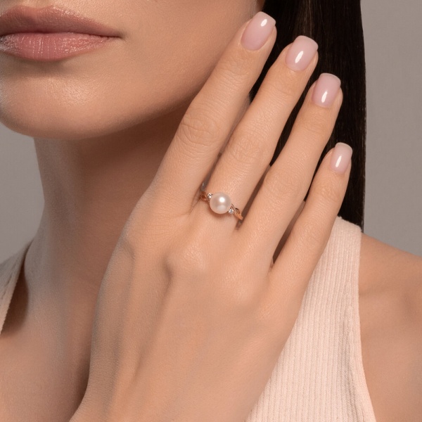 Кольцо из красного золота с жемчугом и фианитами