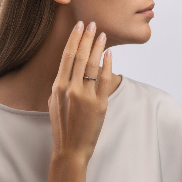 Кольцо из белого золота с бриллиантами