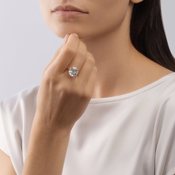 Кольцо из красного золота с горным хрусталём