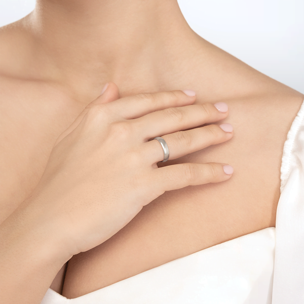 Обручальное кольцо из белого золота