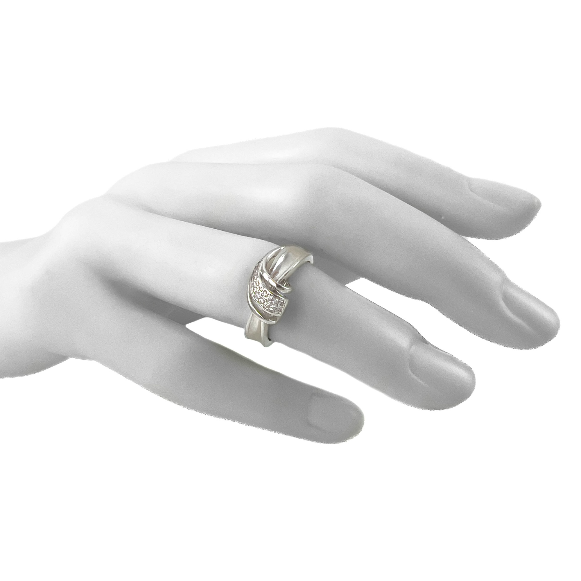 Кольцо из серебра с фианитами