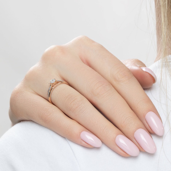 Кольцо из красного золота с бриллиантами