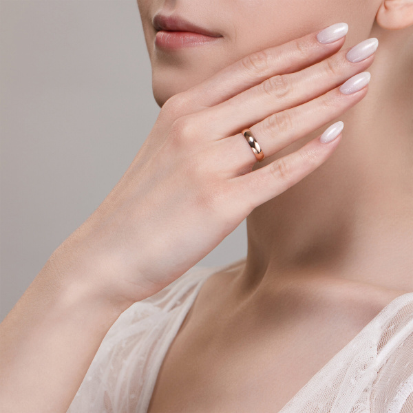 Обручальное кольцо из красного золота