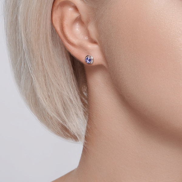 Серьги пусеты из белого золота с танзанитами