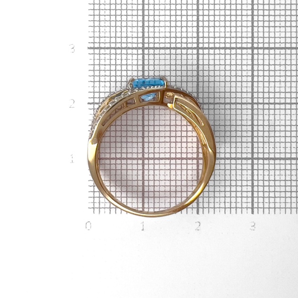 Кольцо из красного золота с топазом и фианитами