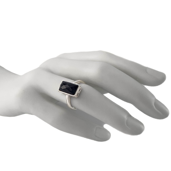 Кольцо из серебра с ониксом