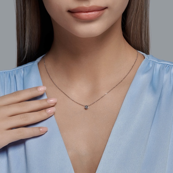 Подвеска из белого золота с бриллиантом