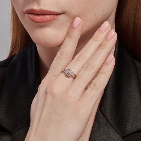 Кольцо из белого золота с бриллиантами