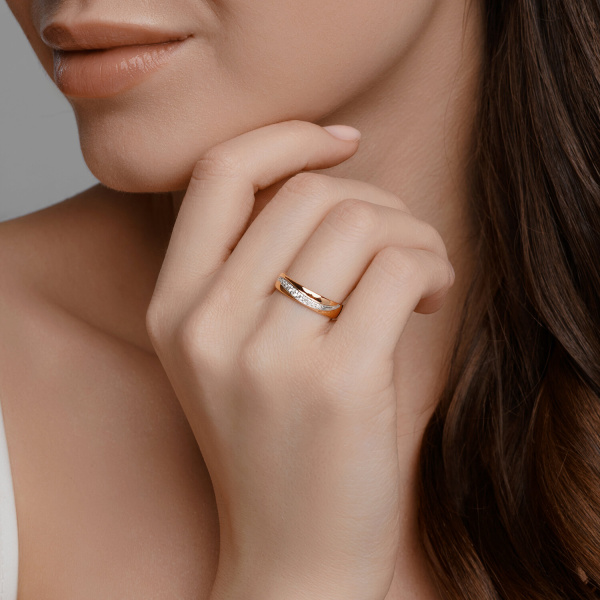 Обручальное кольцо из красного золота с бриллиантами