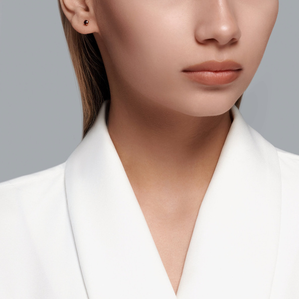 Серьги пусеты из красного золота с гранатами