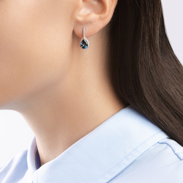 Серьги из красного золота с топазами и фианитами