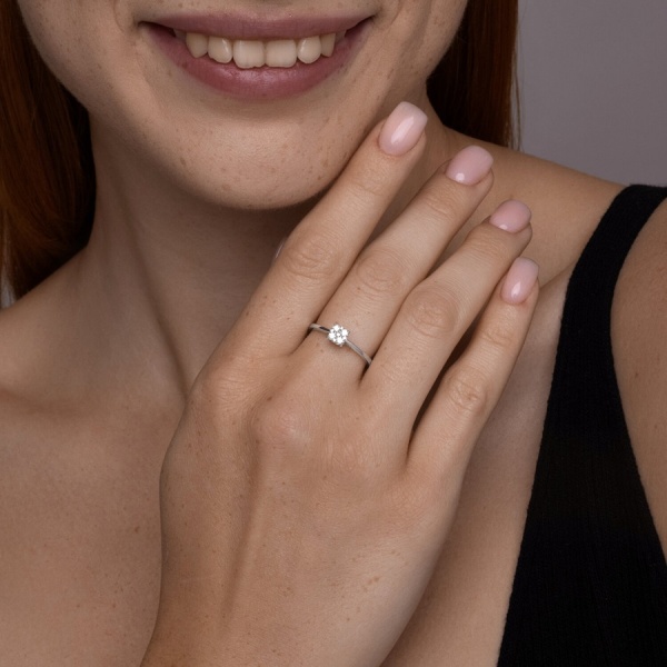 Кольцо из белого золота с бриллиантами