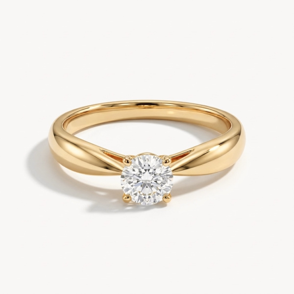 Кольцо из красного золота с бриллиантом