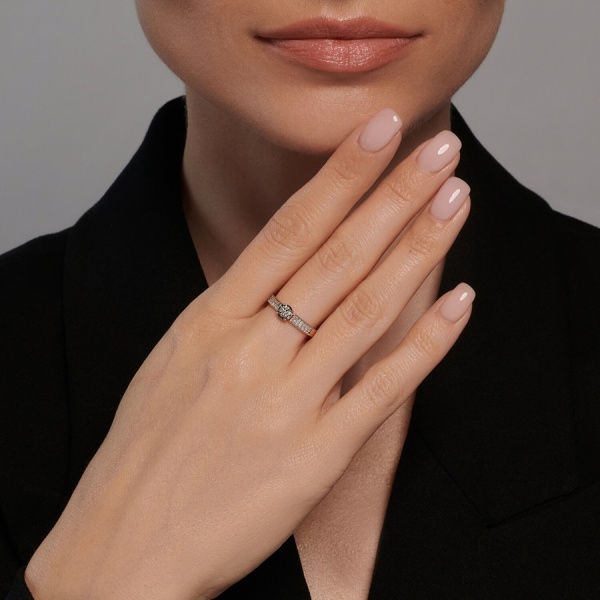 Кольцо из красного золота с бриллиантами