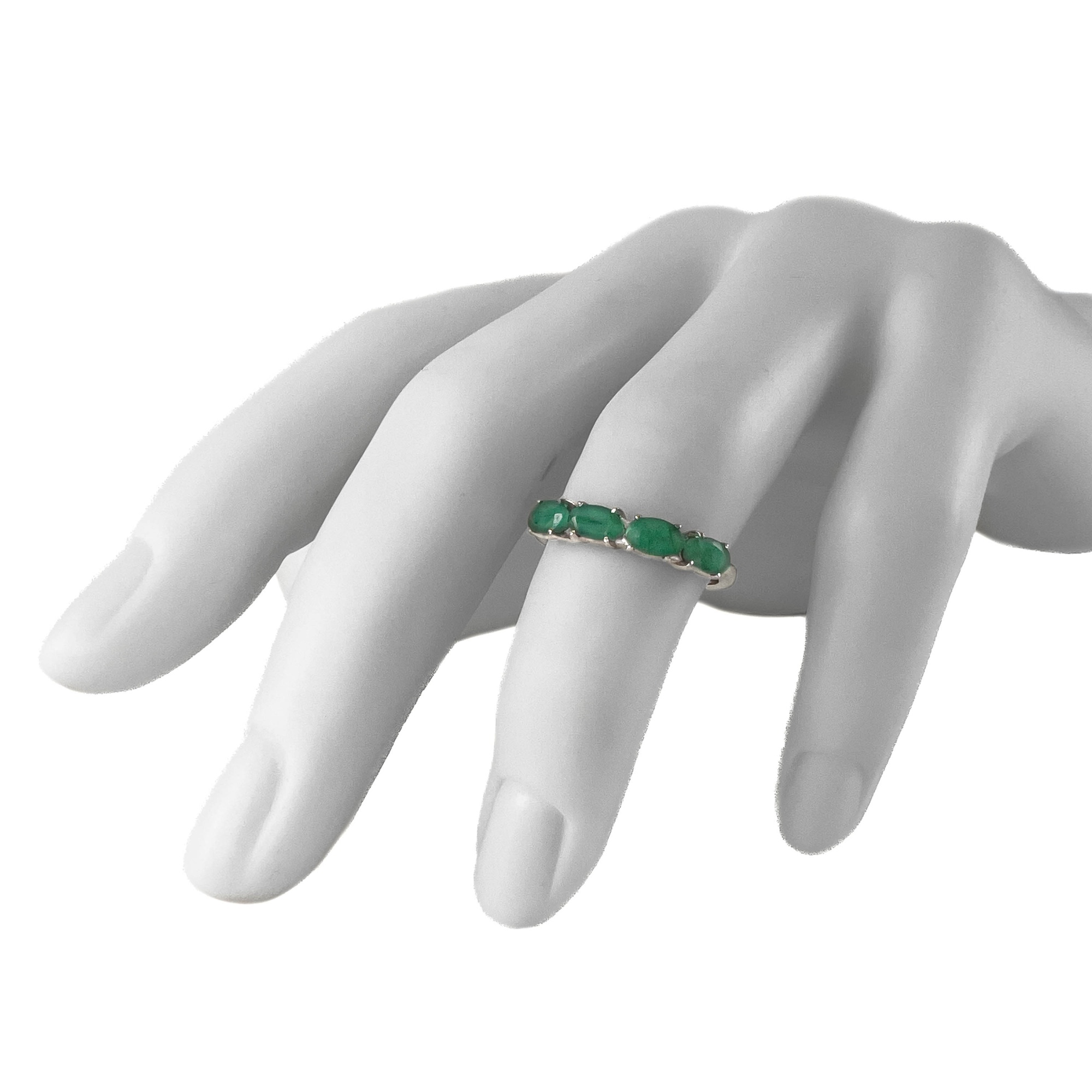 Кольцо из серебра с изумрудами