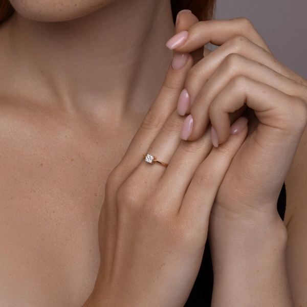 Кольцо из красного золота с бриллиантами