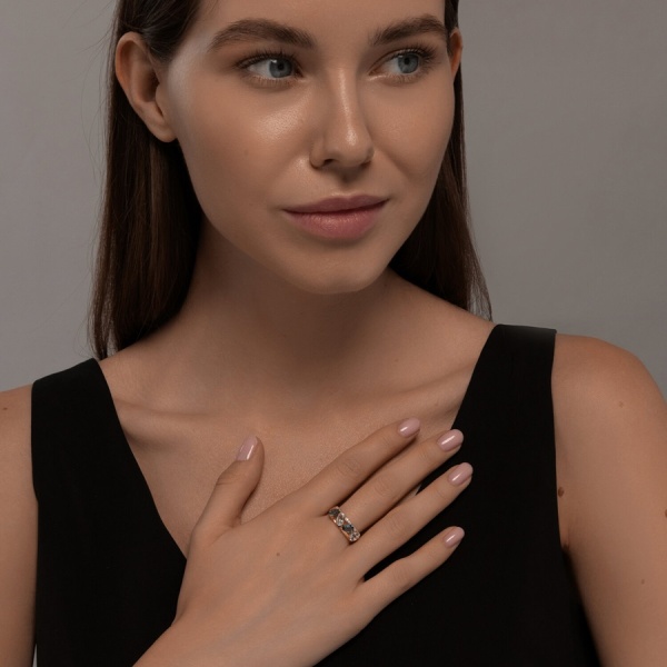 Кольцо из красного золота с топазами и фианитами