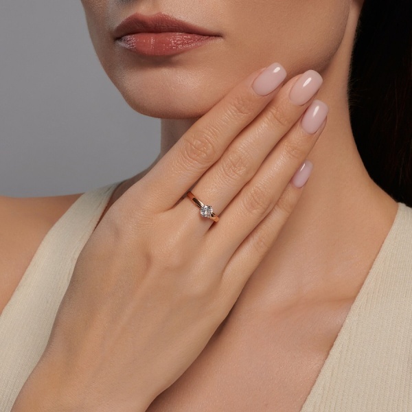 Кольцо из красного золота с фианитом