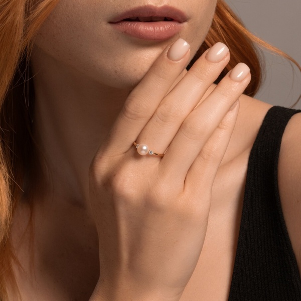 Кольцо из красного золота с жемчугом и фианитами