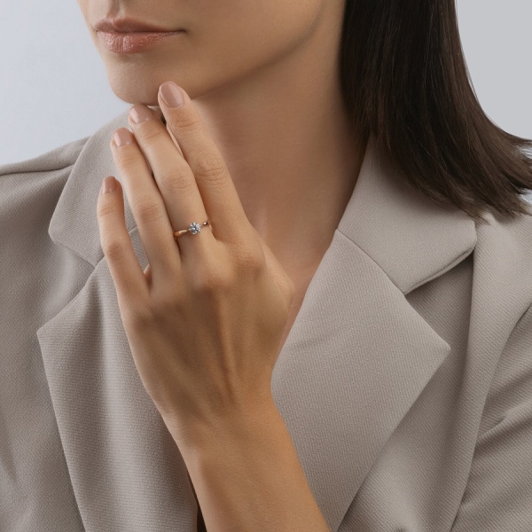 Кольцо из красного золота с фианитом