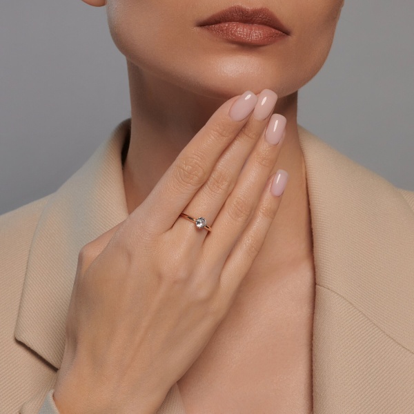 Кольцо из красного золота с фианитом