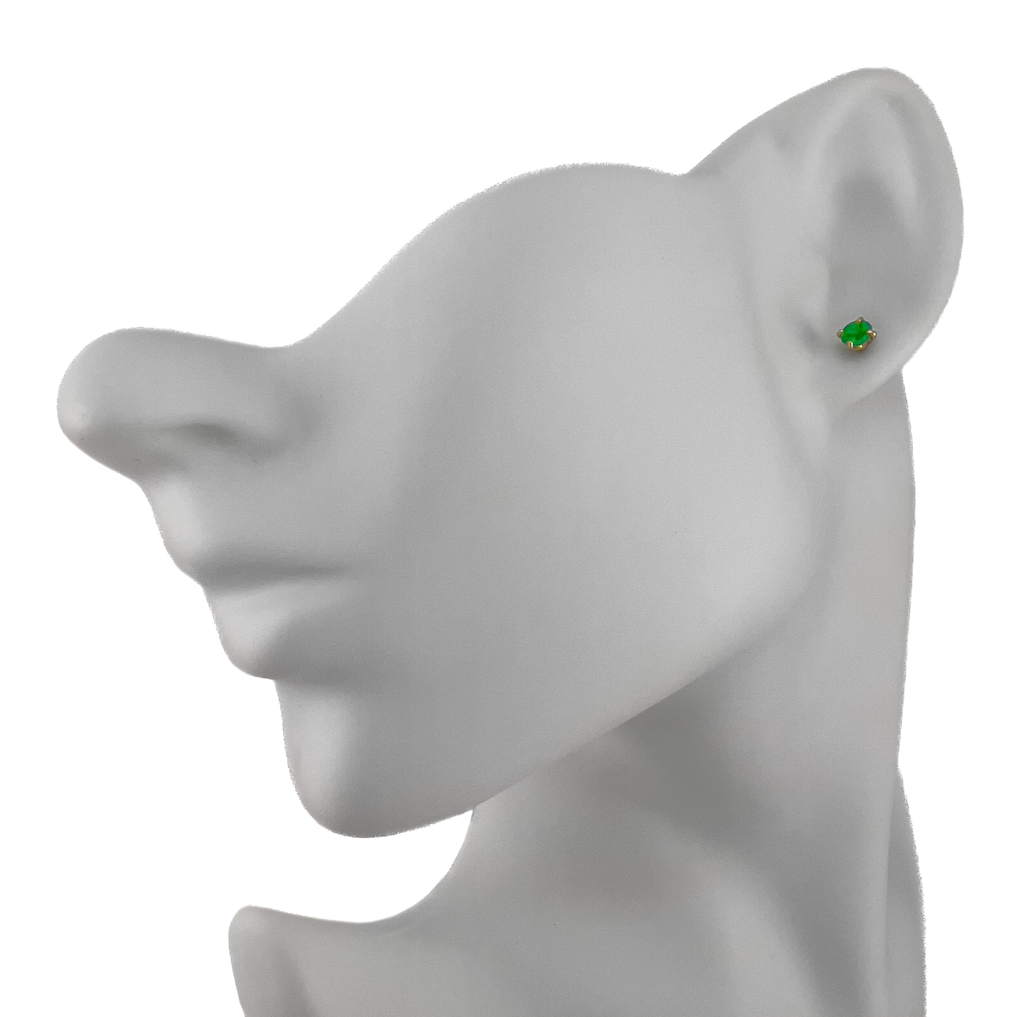 Серьги пусеты из золота с изумрудом