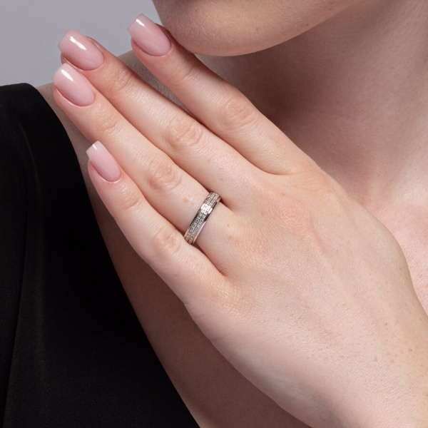 Кольцо из белого золота с бриллиантами