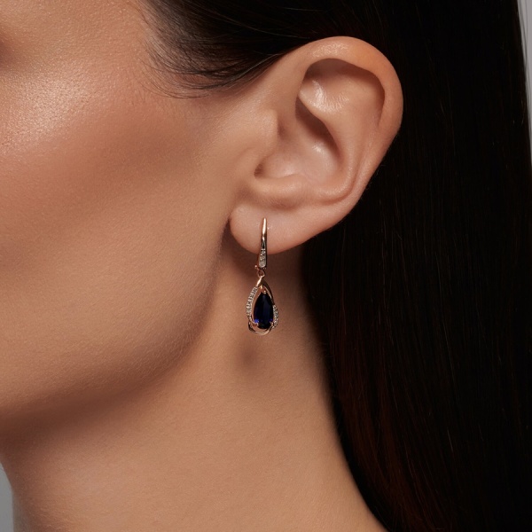 Серьги из красного золота с корундами и бриллиантами