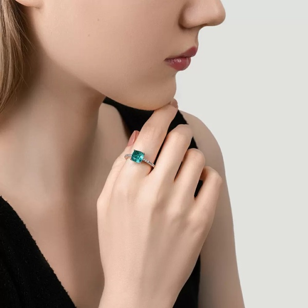 Кольцо из серебра с кубическим цирконием